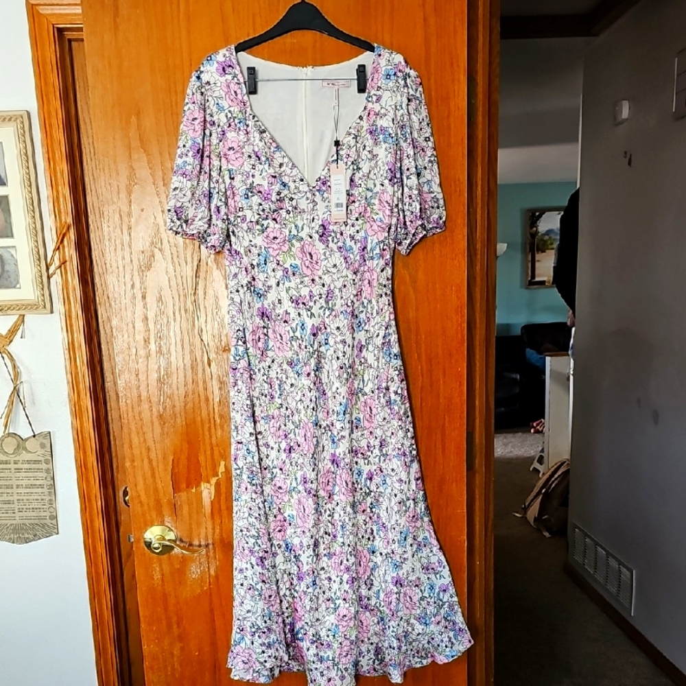 BCBGeneration Floral V-Neck Dress Color Garden Size 14 Nwt